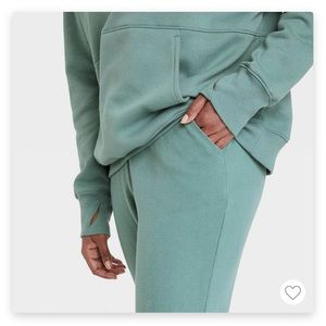 NWT All In Motion Joggers Sz-L